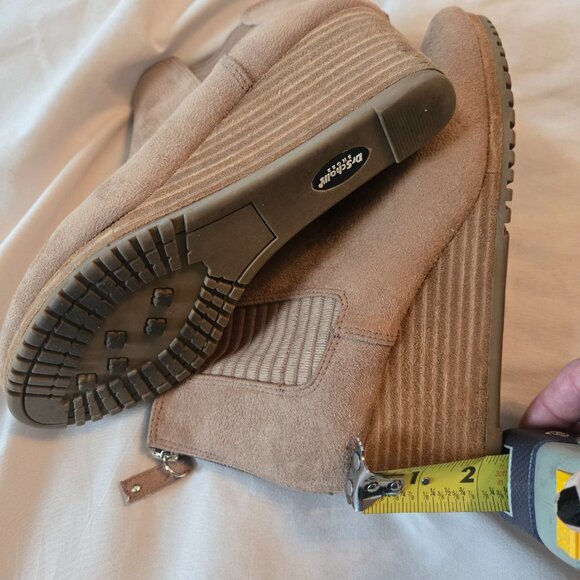 Light beige faux suede wedge boots by Dr. Scholl's size 6 - Picture 2 of 3